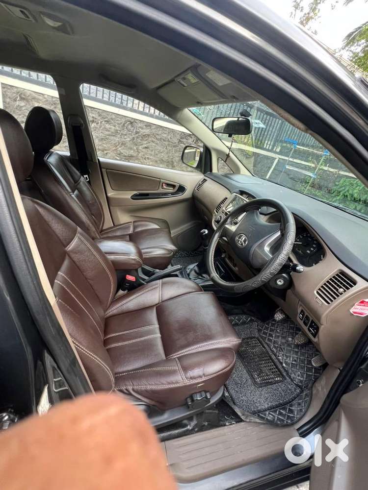 2015 Showroom Condition Innova 8 Seater- Fixed Price
