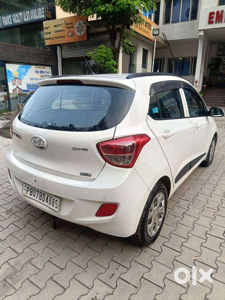 Hyundai Grand I10 Sportz, 2016, Petrol