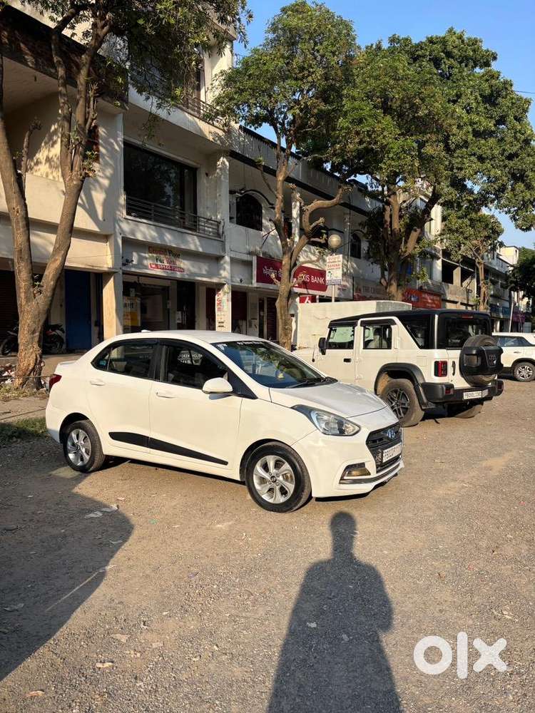 Hyundia Xcent Car