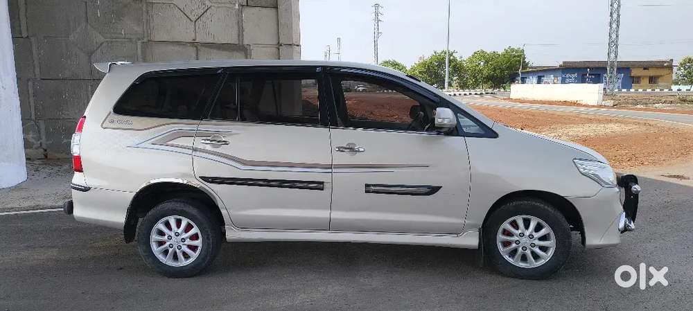 Toyota Innova 2.5 V 2013 Ending 14 Registration
