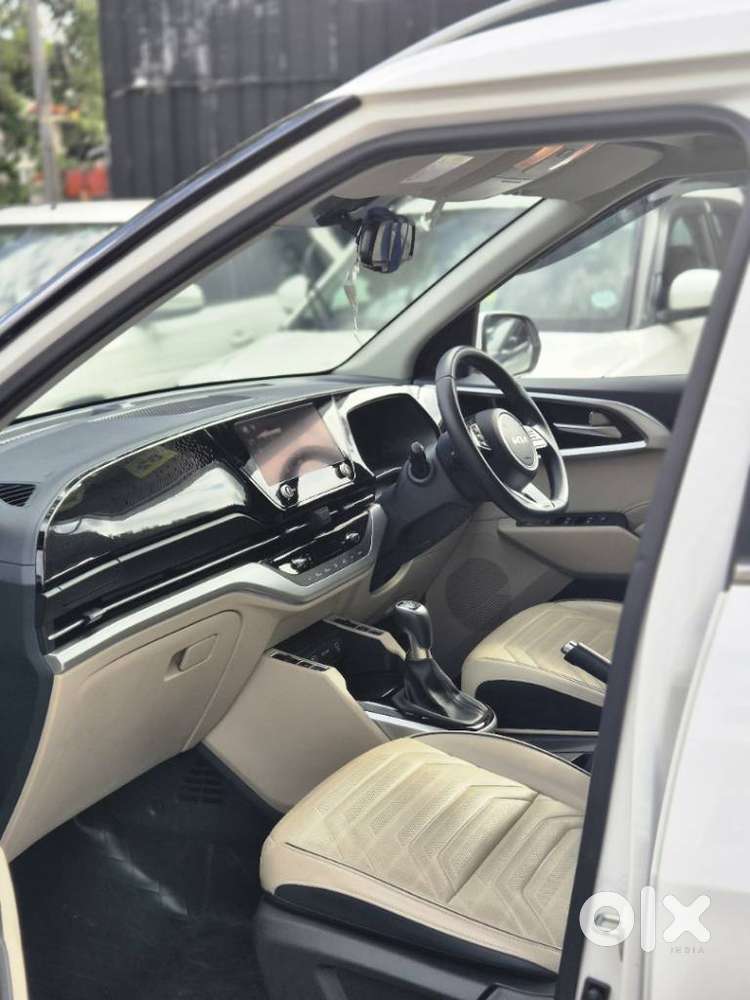 Kia Carens 1.4 Luxury 7 Str, 2022, Petrol