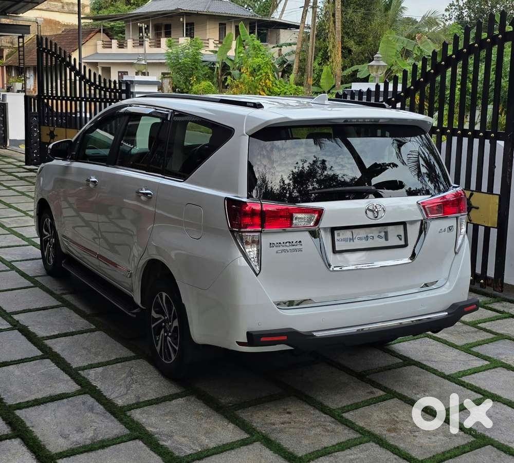 Toyota Innova Crysta 2024
