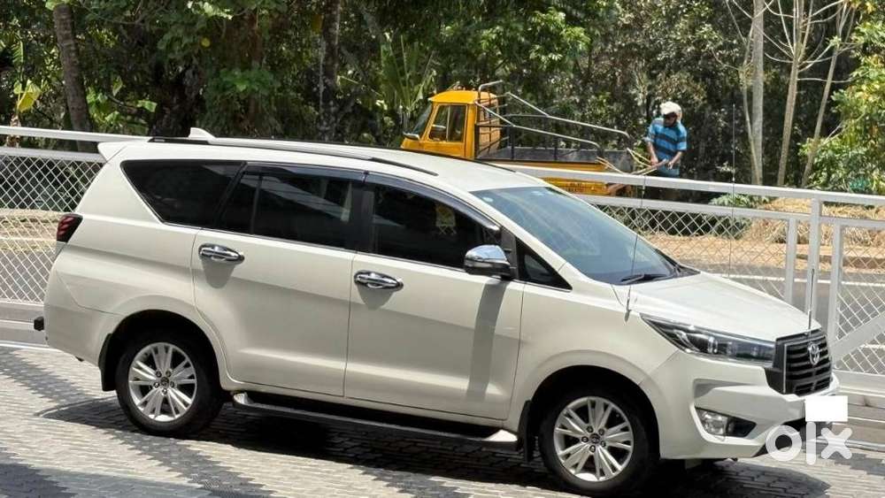 Toyota Innova Crysta, 2016