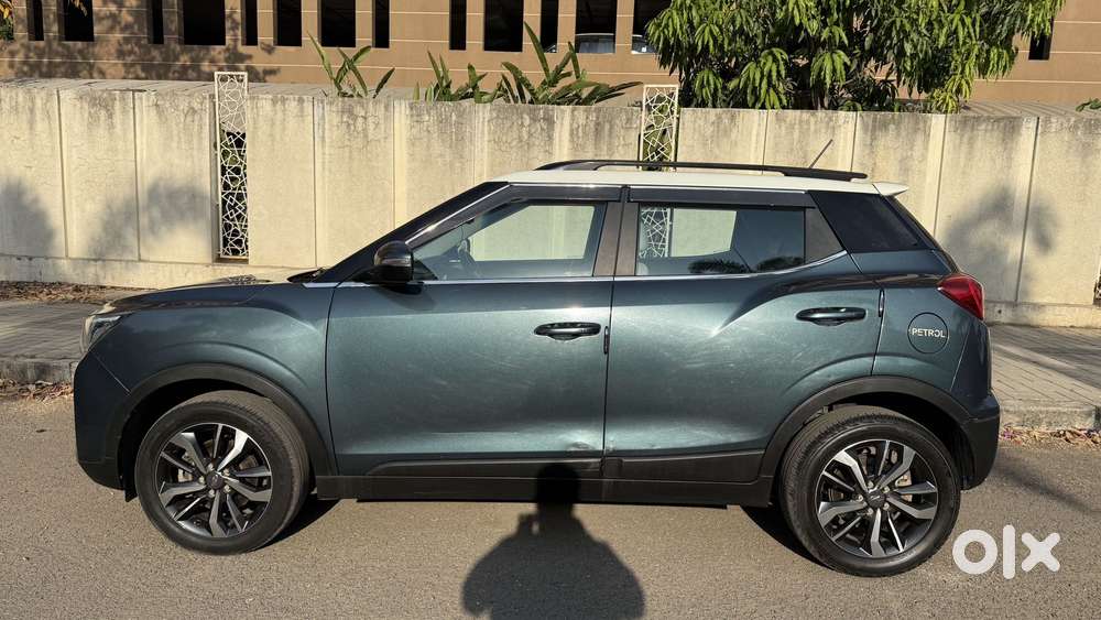 Mahindra Xuv300 1.2 W8 (o) Amt Petrol, 2023, Petrol