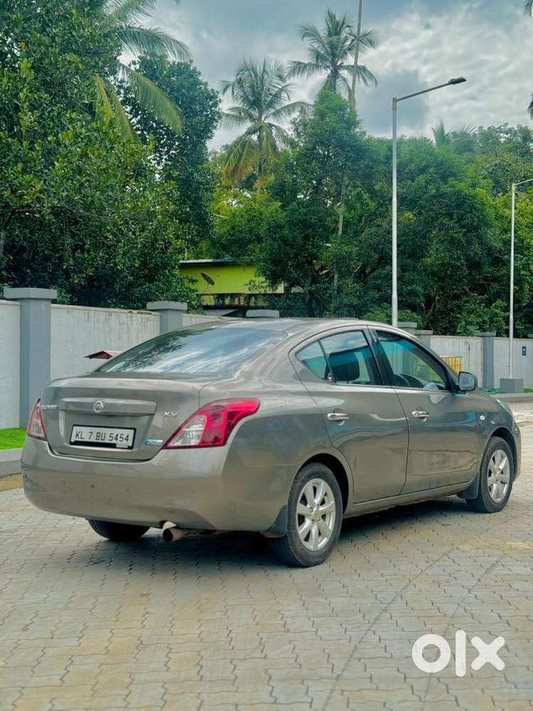 Nissan Diesel Car 2011