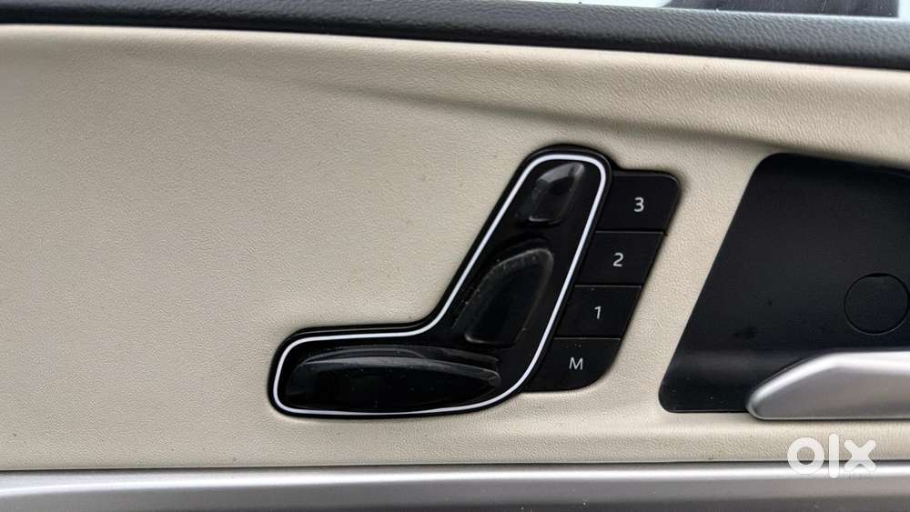 Mahindra Xuv700 2.0 Ax 7 Petrol At Str, 2022, Petrol