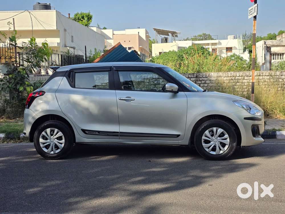 Maruti Suzuki Swift Vxi + Manual, 2023, Petrol