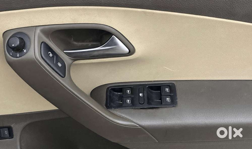 Volkswagen Vento 1.2 Tsi Highline At, 2013, Petrol