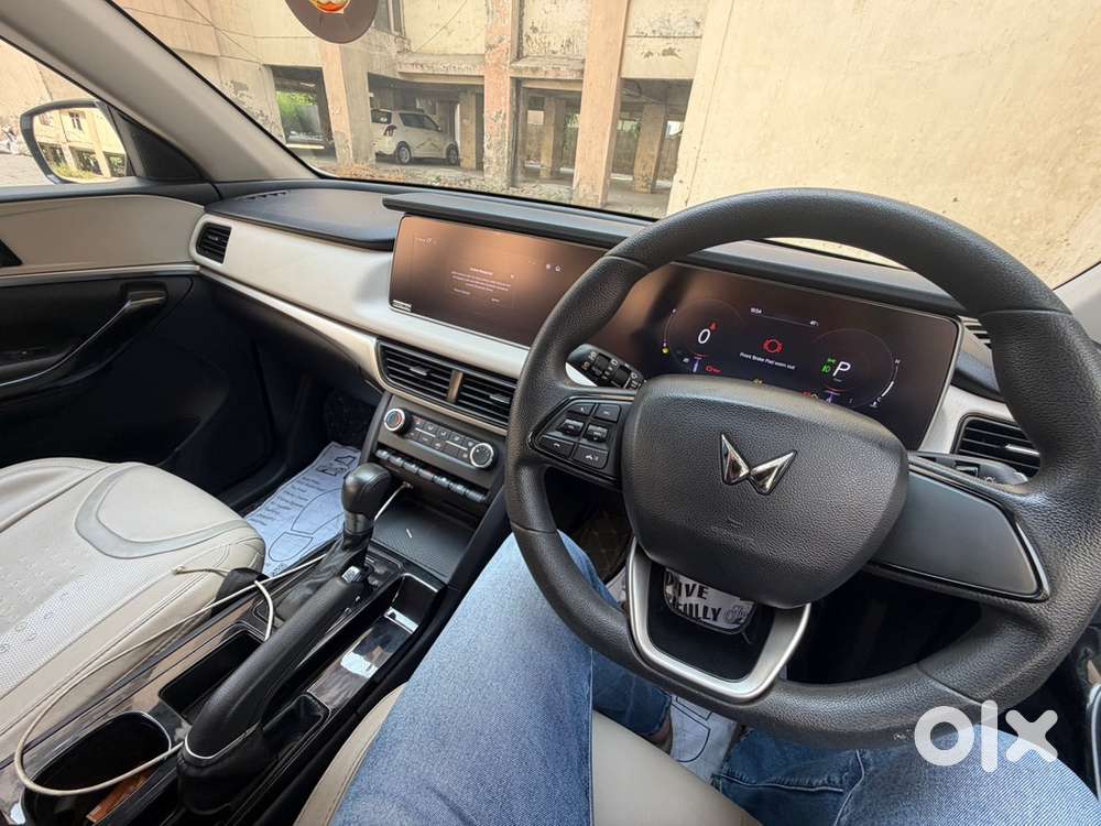 Mahindra Xuv700 Ax5 At Petrol 2022