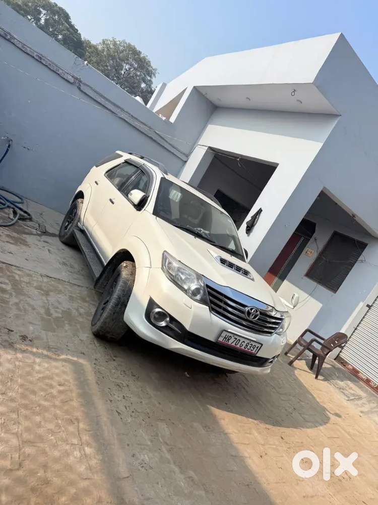 Toyota Fortuner Legender 2013 Petrol 300000 Km Driven