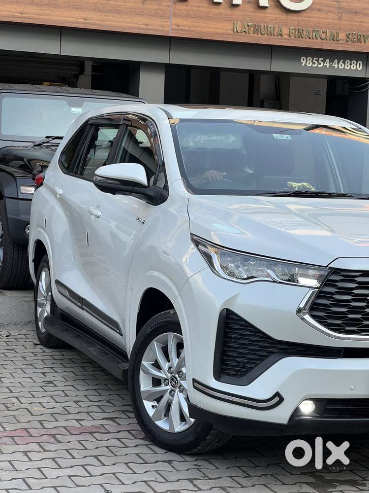 Toyota Innova Hycross 2.0 Vx (o) Hybrid 7 Str, 2025, Petrol