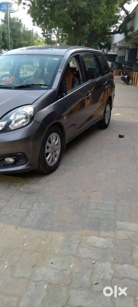 Honda Mobilio V Diesel 2014  Family Car अच्छी Condition -urgent Sale