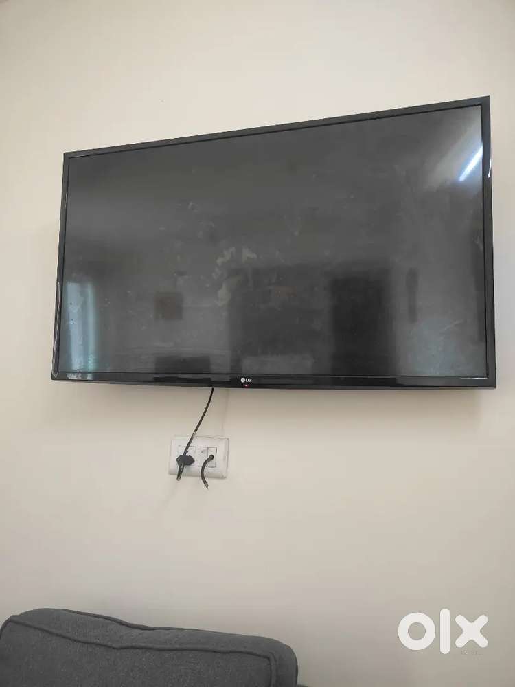 LG TV 43 Inch - One thin line is coming on screen