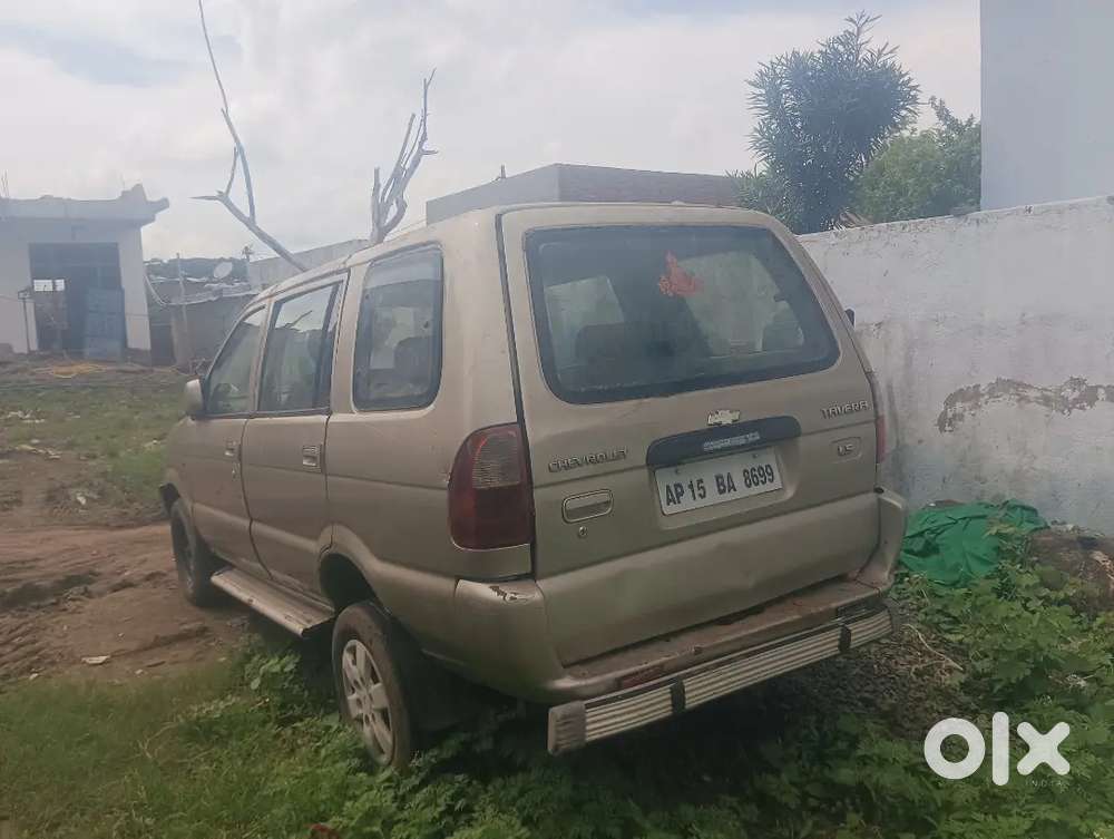 Chevrolet Tavera Neo Ls 10-seater 2012