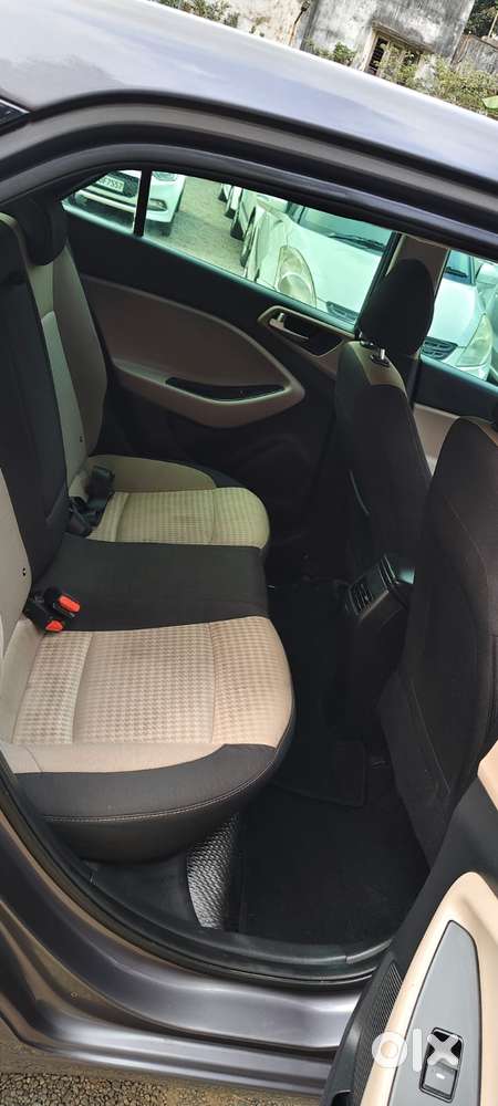 Hyundai I20 Asta (o) 1.2 Ivt Dual Tone, 2020