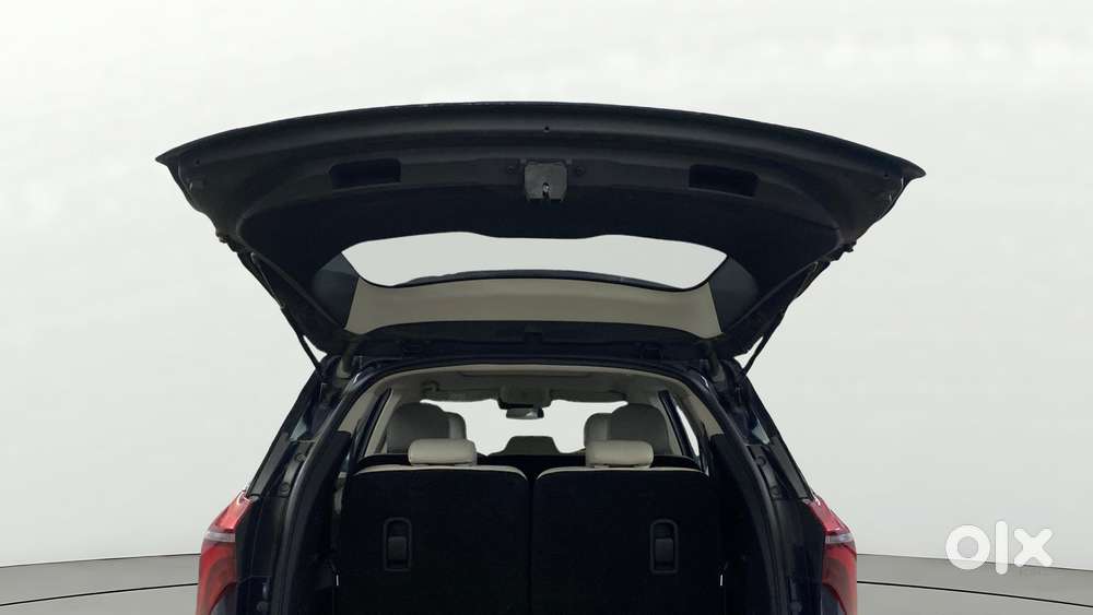 Mahindra Xuv700 2.0 Ax 7 Petrol Mt Str, 2021, Petrol