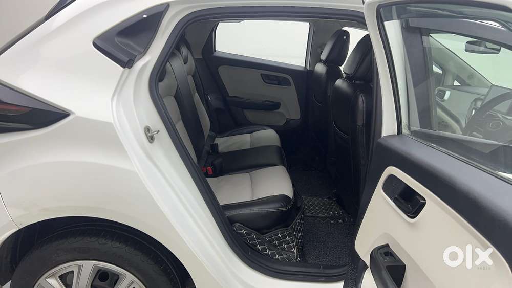 Tata Altroz 1.2 Xm, 2024, Petrol