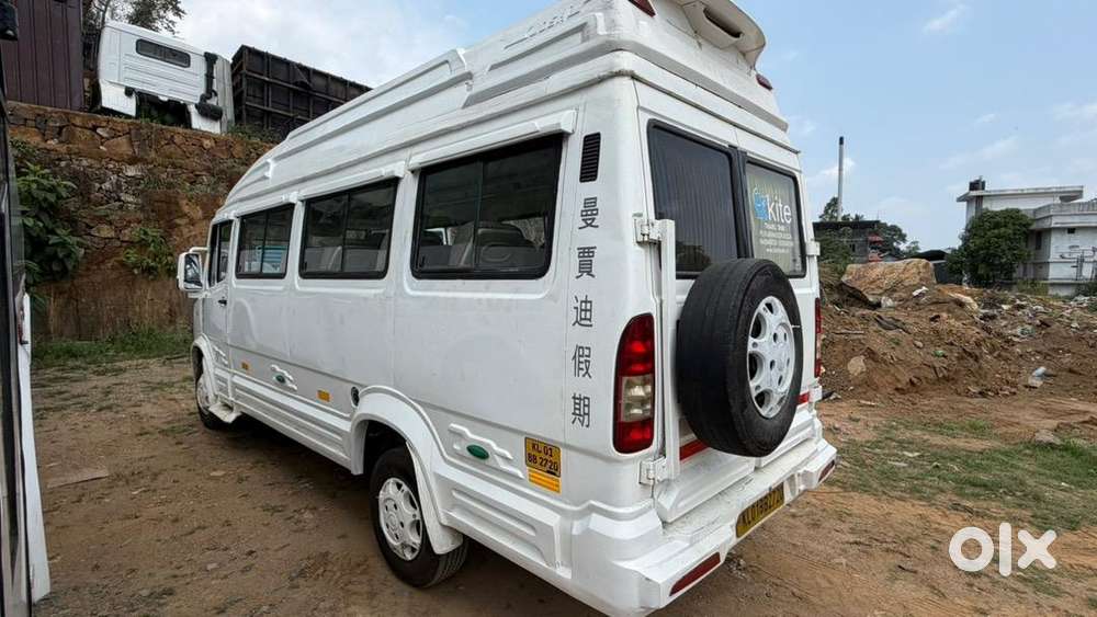 2011 Model 17 Seat Traveller