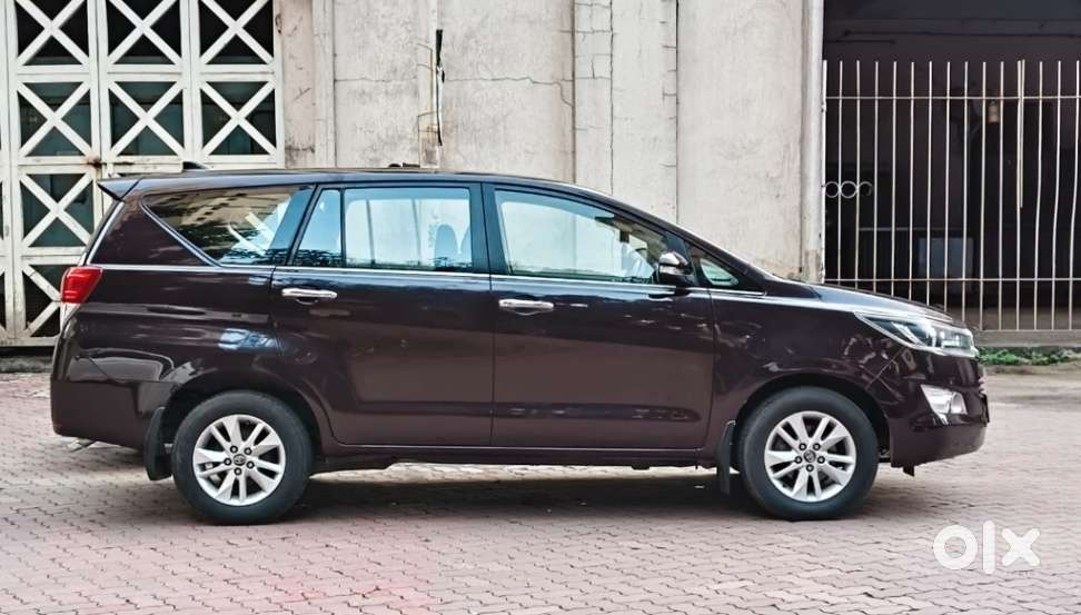 Toyota Innova Crysta 2.4 V 8 Str, 2016, Diesel