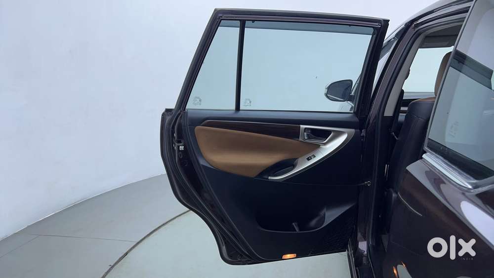 Toyota Innova Crysta 2.7 Zx At, 2016, Petrol