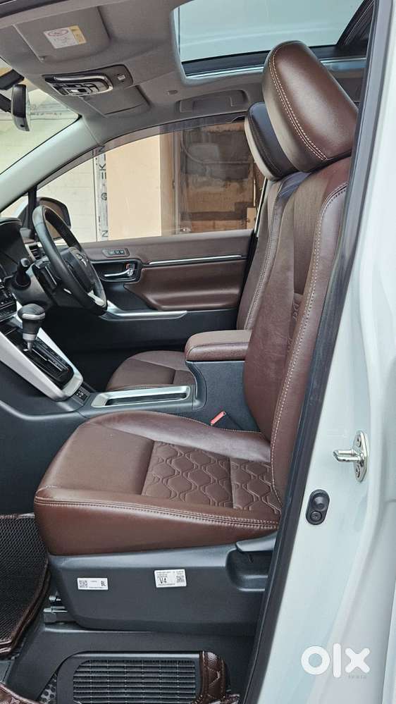 Toyota Innova Hycross 2.0 Zx (o) Hybrid 7 Str, 2025, Petrol