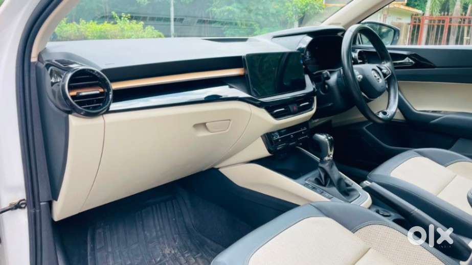 Skoda Slavia Style 1.0l Tsi At, 2024, Petrol
