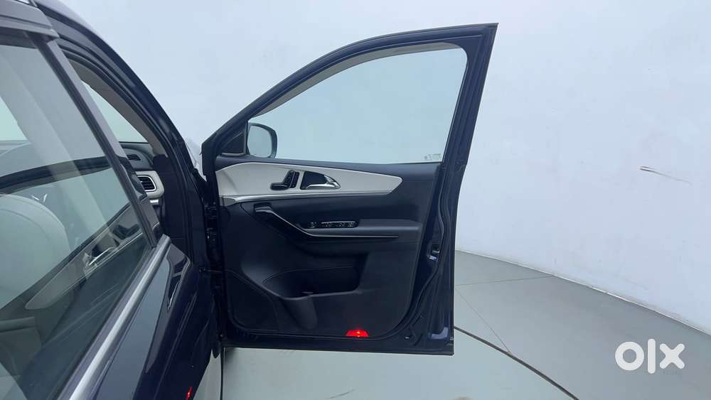 Mahindra Xuv700 2.0 Ax 7 Petrol At Luxury Pack Str, 2021, Petrol