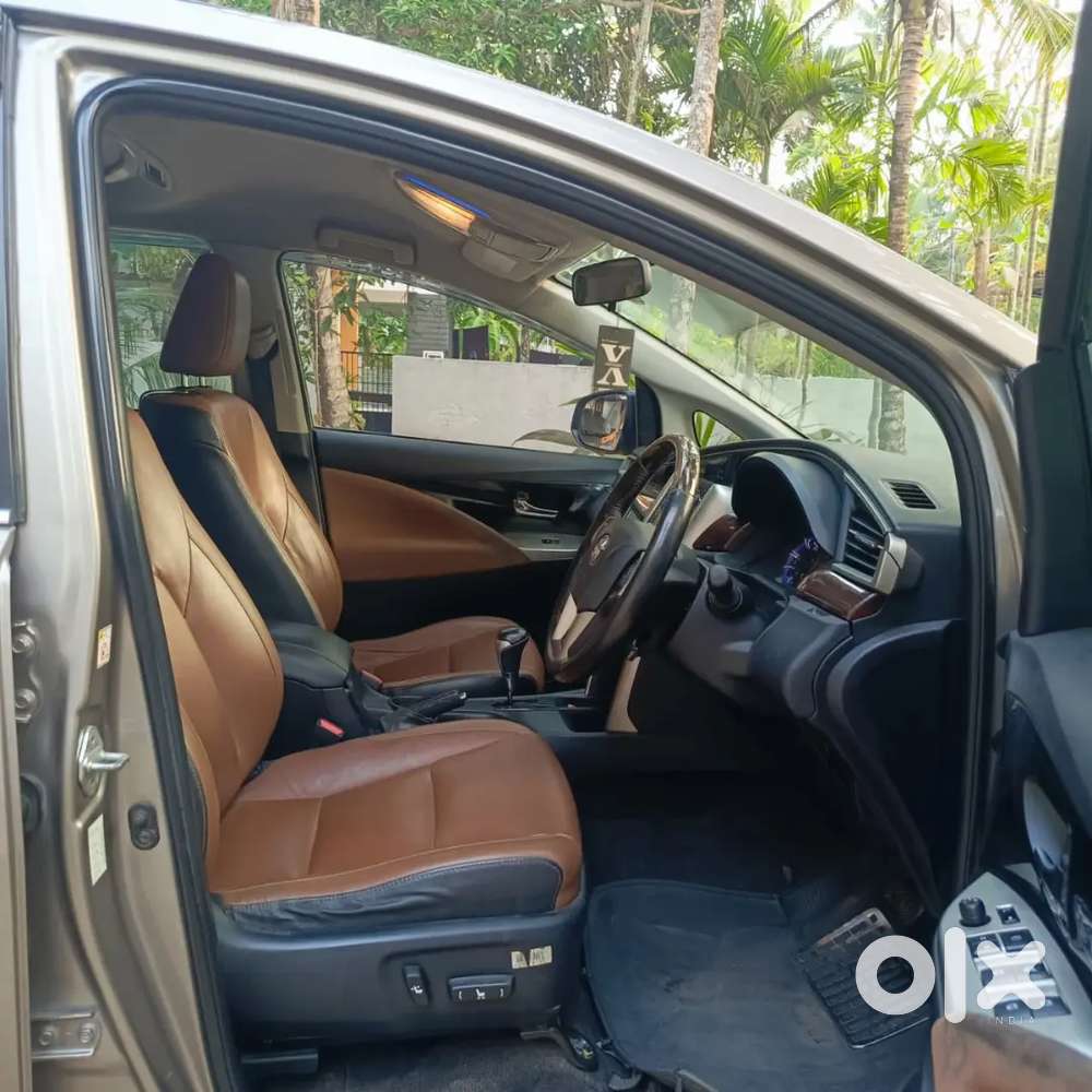Toyota/innova Crysta