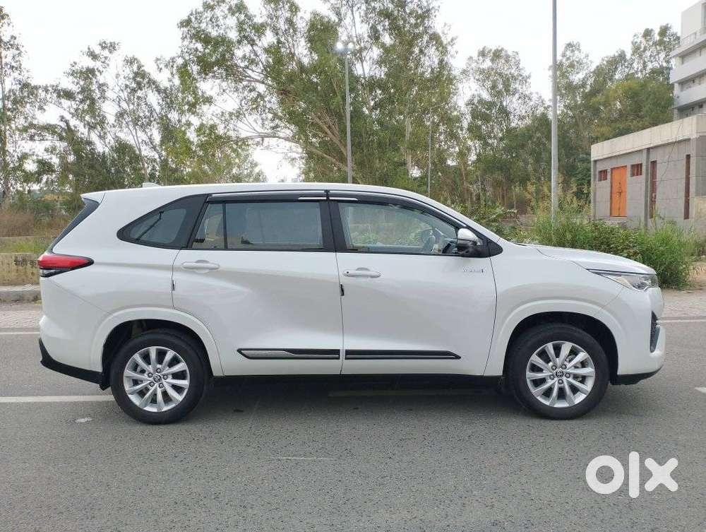 Toyota Innova Hycross 2.0 Vx Hybrid 7 Str, 2025, Petrol