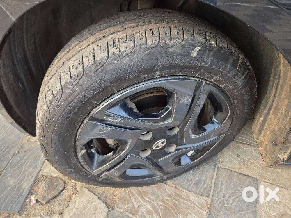 Tata Altroz 1.2 Xza Plus Dark Edition Dct, 2023, Petrol