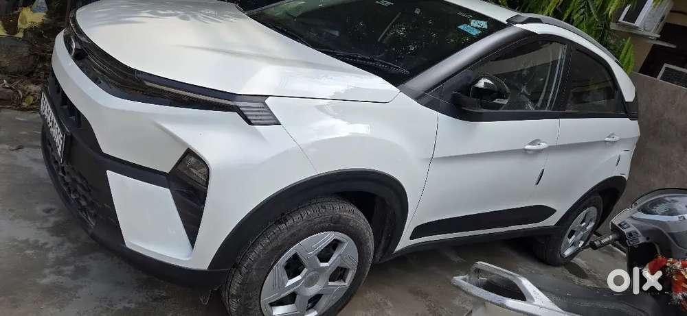 Tata Nexon Pure Plus Petrol + Cng 2026