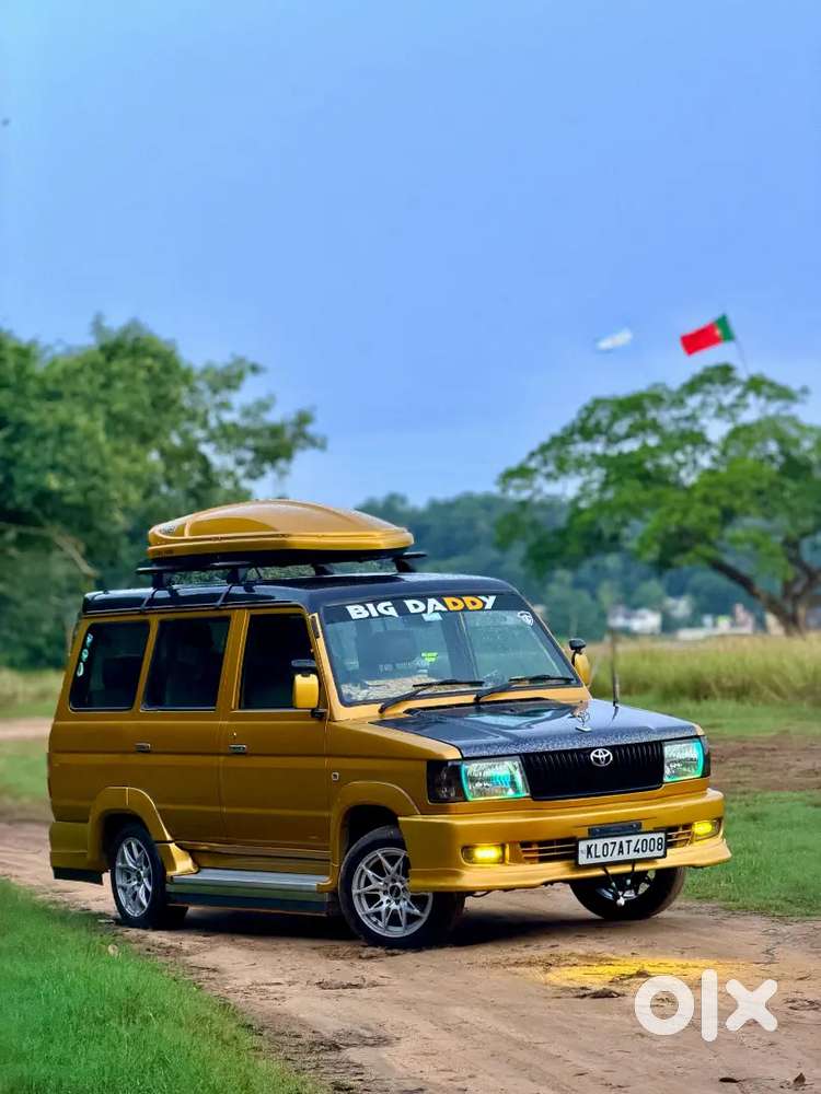 Modified Toyota Qualis Diesel 2004