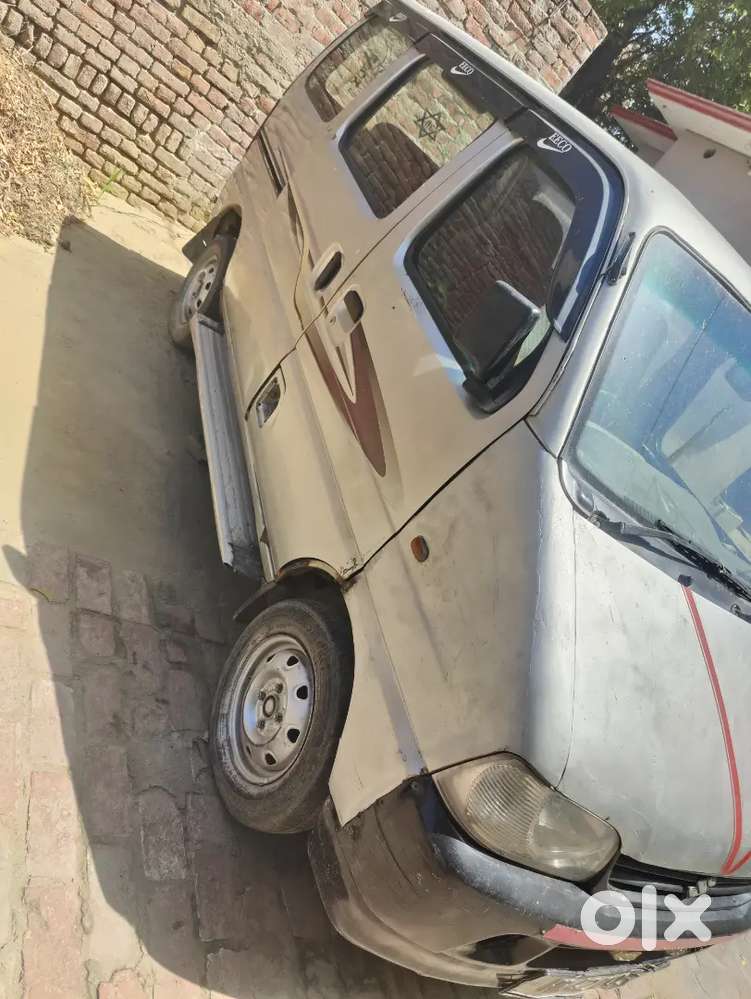 Ecco गाड़ी है 2010 मॉडल,, गाड़ी चालू कंडीशन में है,, एलपीजी चालू है,