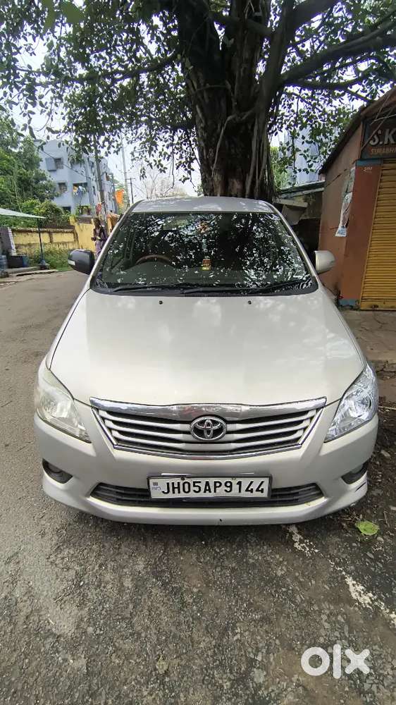 Toyota Innova 2.5 V Top Model 2012