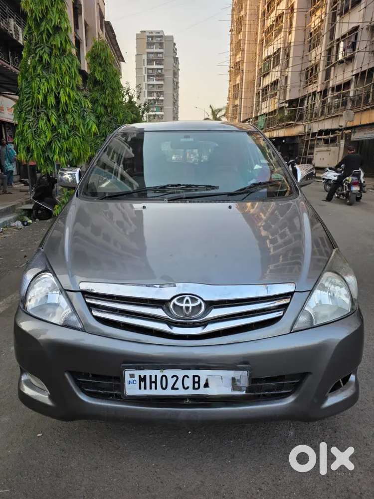 Toyota Innova V 2011