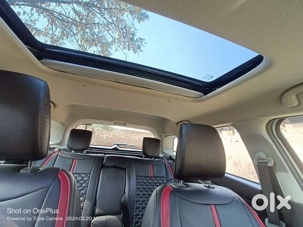 Maruti Suzuki Brezza November 2023 Petrol 14106 Km Driven