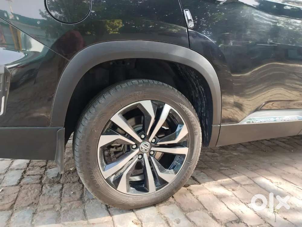Mg Hector Plus 2023 Petrol Automatic