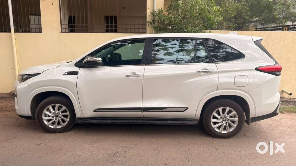 Toyota Innova Hycross Petrol 2026