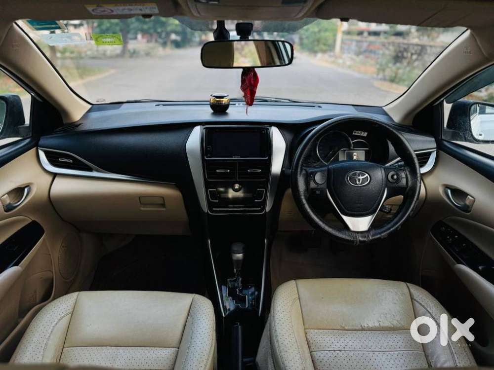 Toyota Yaris V Cvt, 2018, Petrol