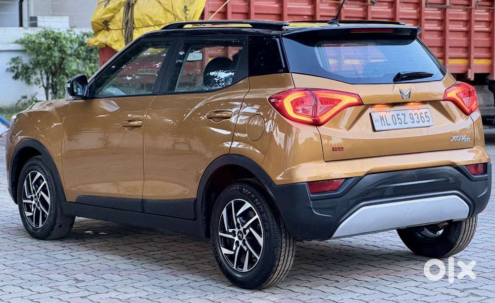 Mahindra Xuv300 W8 Option Dual Tone, 2023, Petrol
