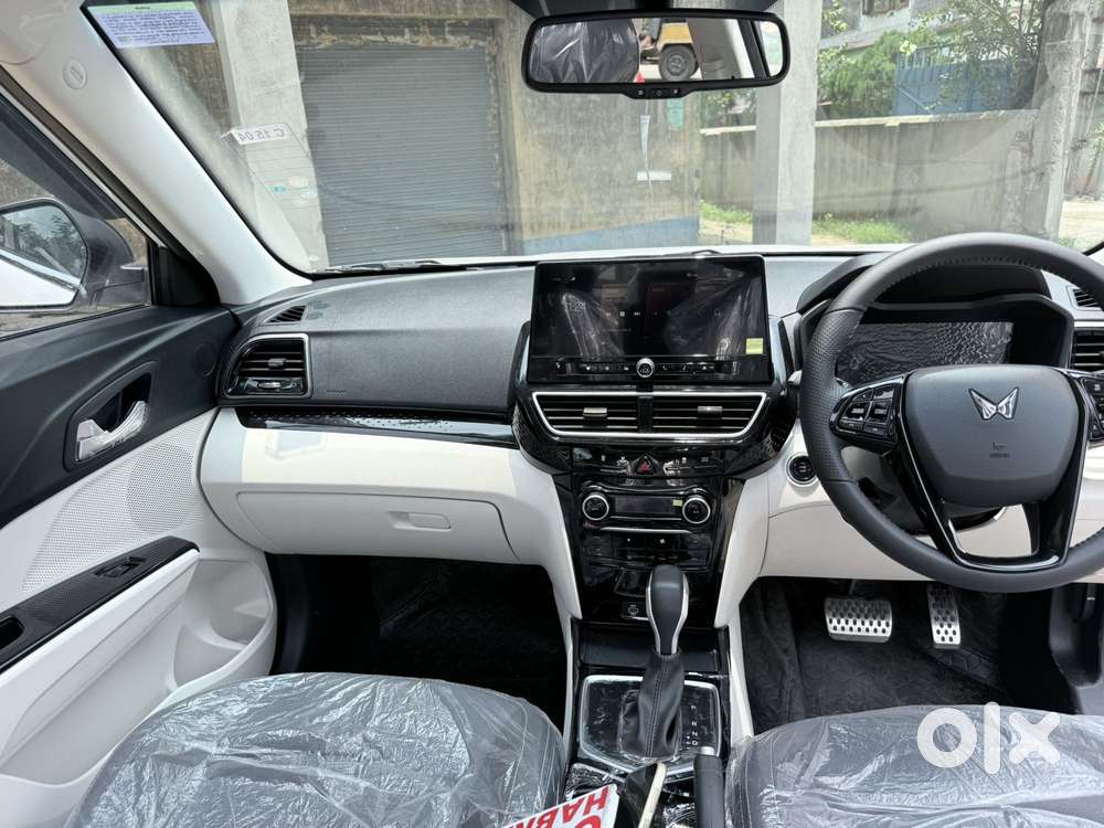 Mahindra Xuv 3xo Ax7l 1.2 Petrol At (pg), 2026, Petrol