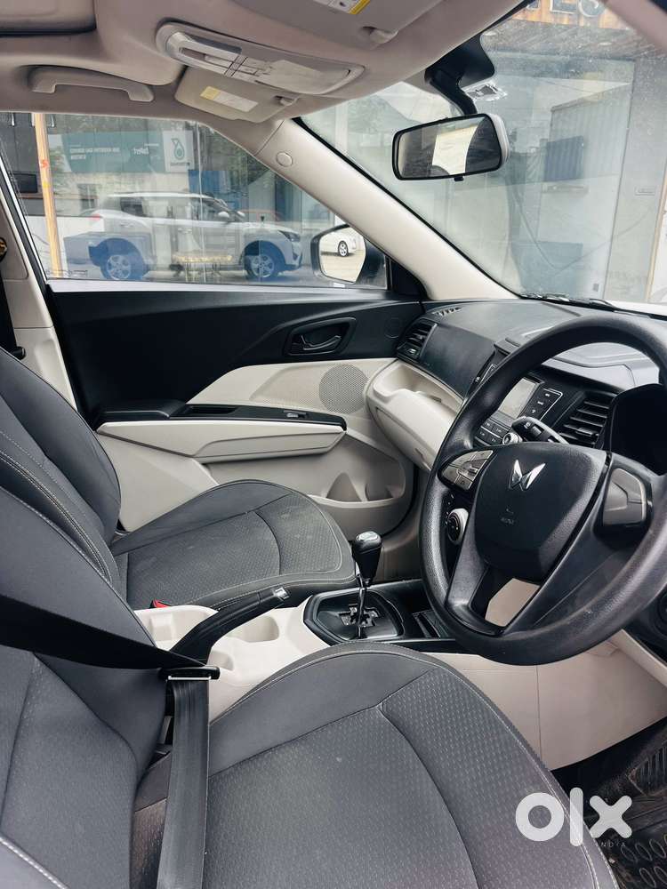 Mahindra Xuv300 1.2 W6 Amt Petrol, 2023, Petrol