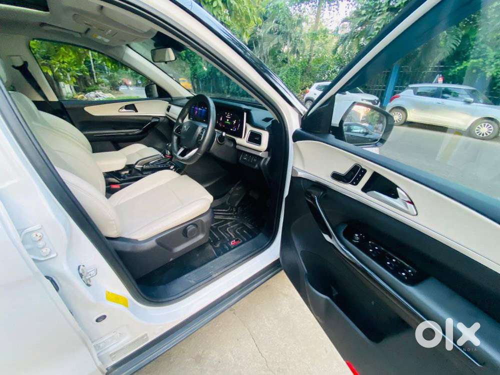 Mahindra Xuv700 2.0 Ax 7 Petrol At Str, 2022, Petrol