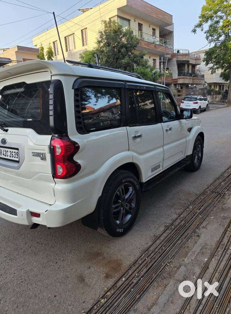 Mahindra Scorpio S8, 2015, Diesel