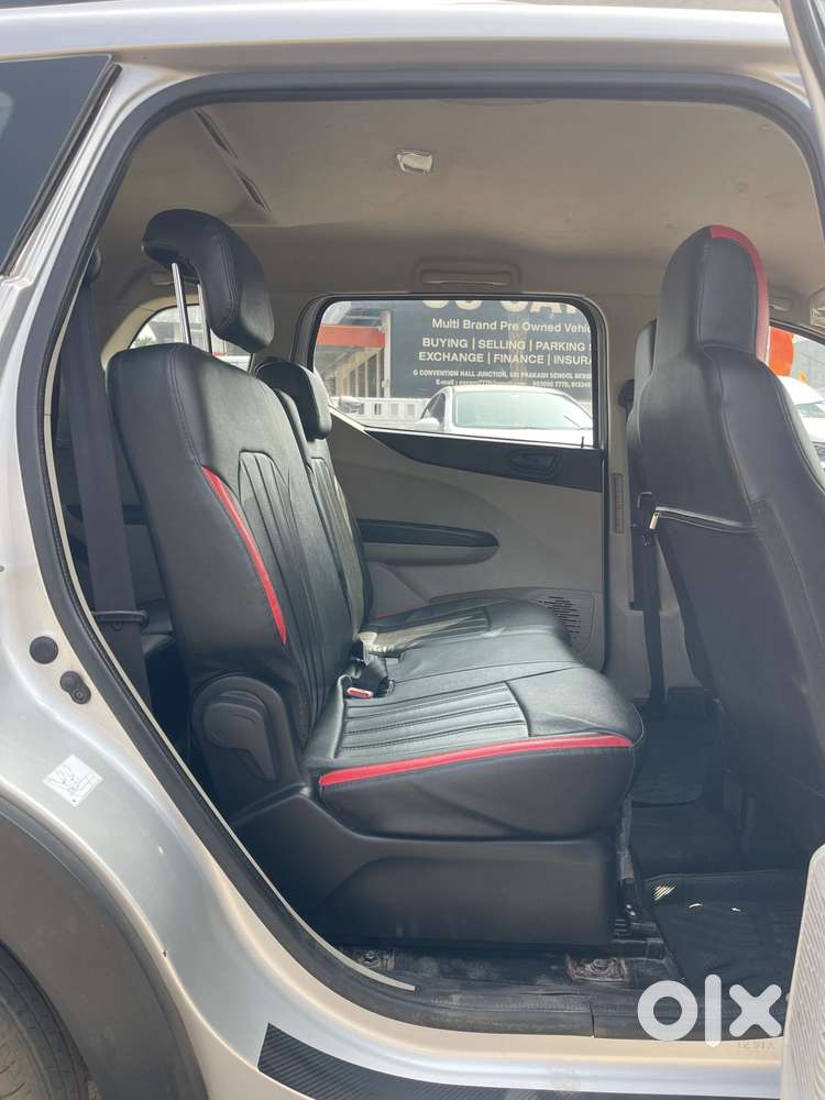 Renault Triber Rxt, 2023, Petrol