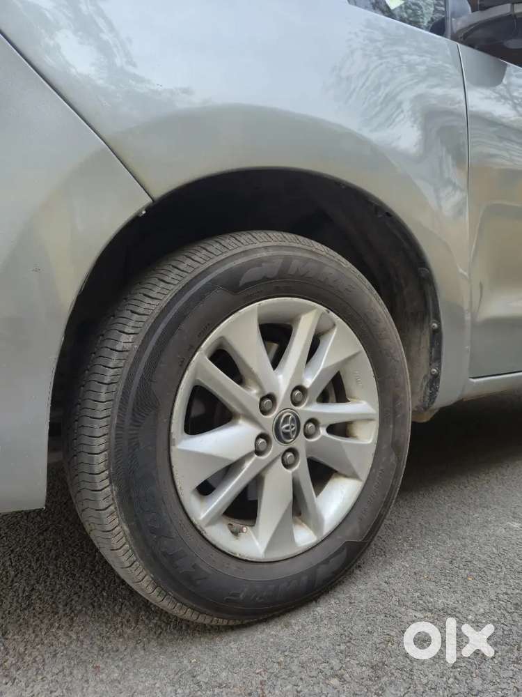 Innova Crysta Vx Disel ,manual ,full Track 8 Seater No Replace  All Ok