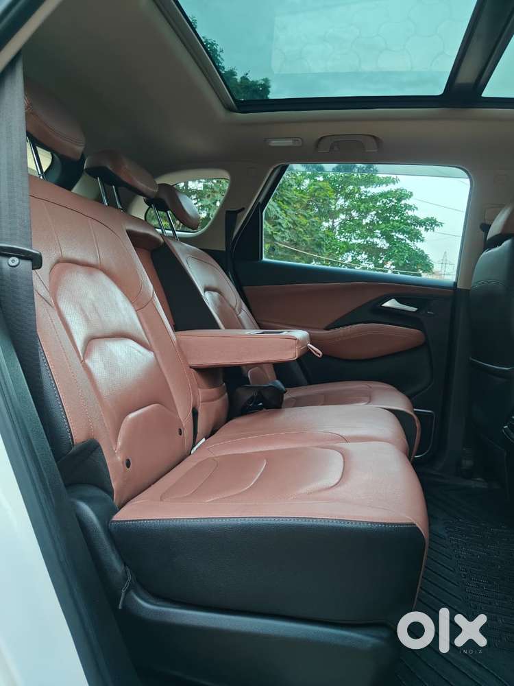 Mg Hector Plus Savvy Pro 1.5 Turbo Petrol Cvt 7 Str Dual Tone, 2023,..