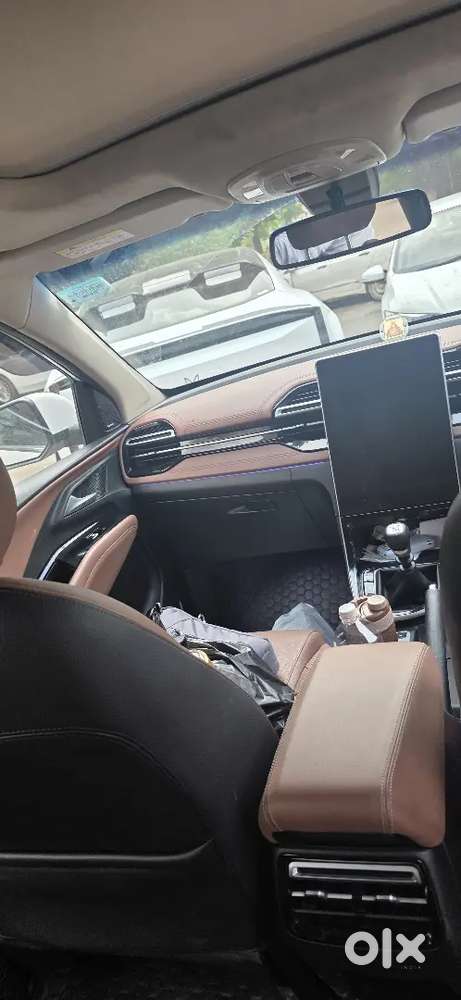 Six Seater Petrol Manual,  Less Driven,top Model