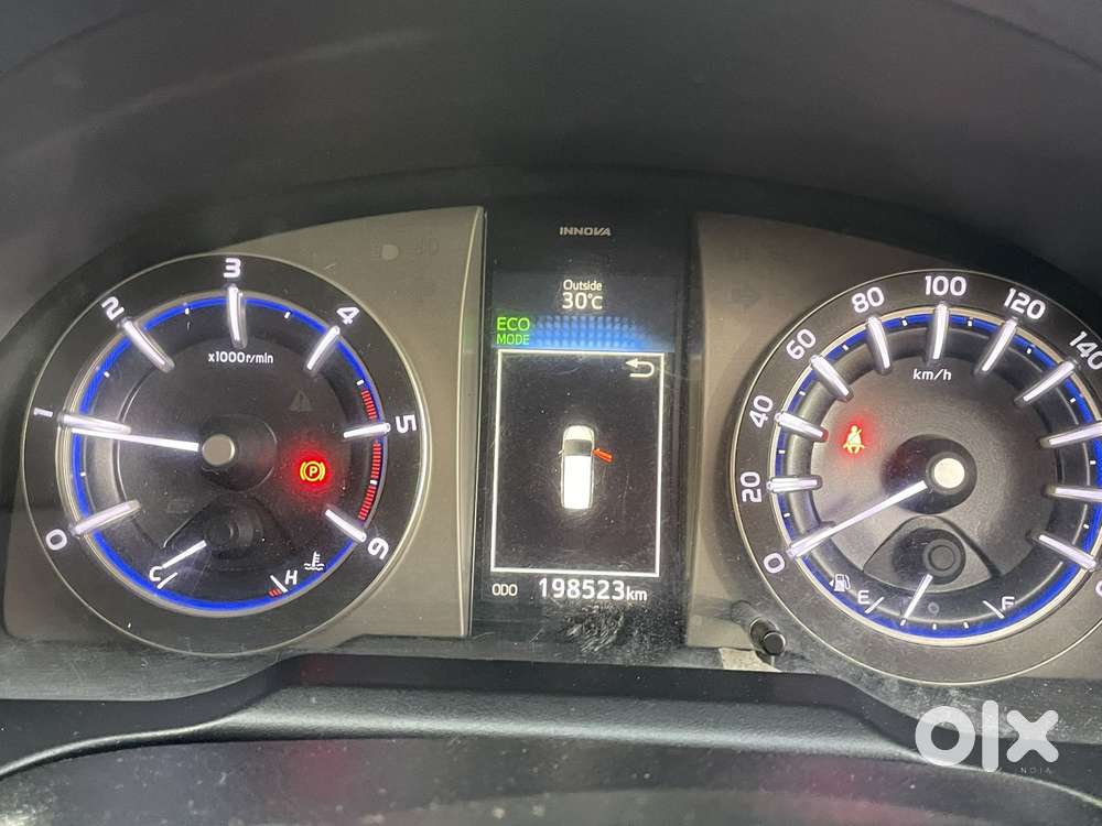 Toyota Innova Crysta 2.4 V 8 Str, 2016, Diesel