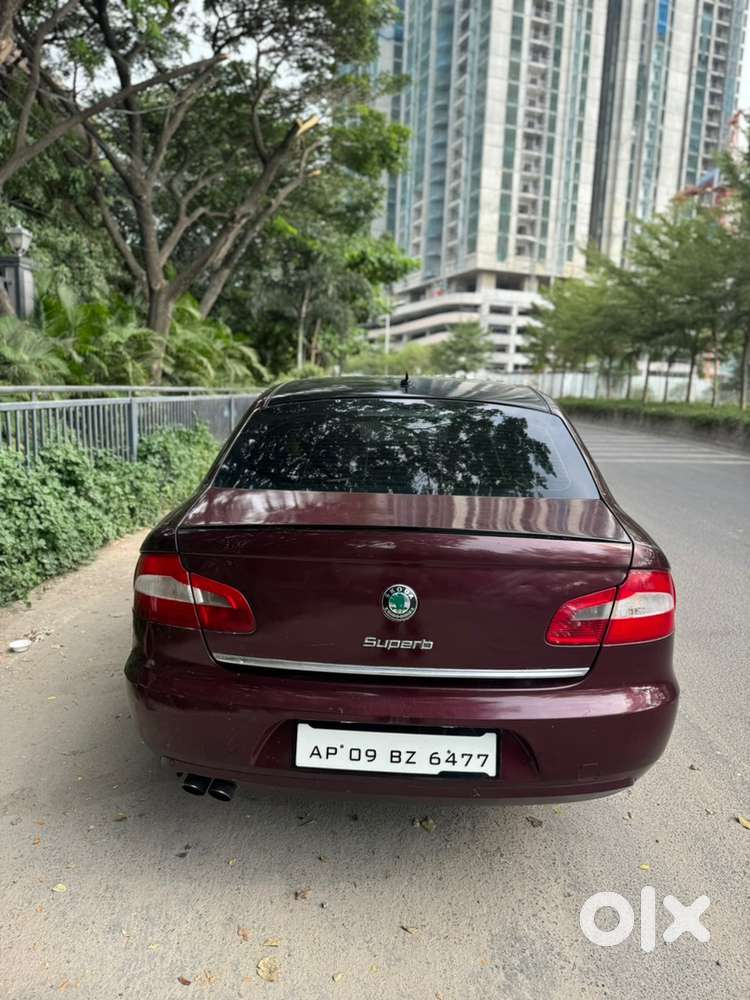Skoda Superb Petrol 2011